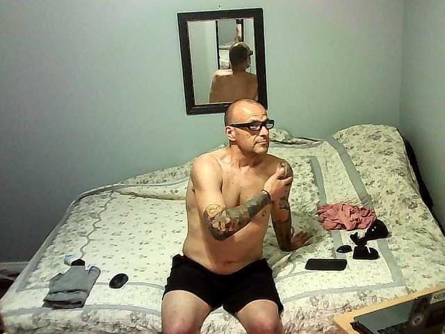 Elpouto live cam on BongaCams