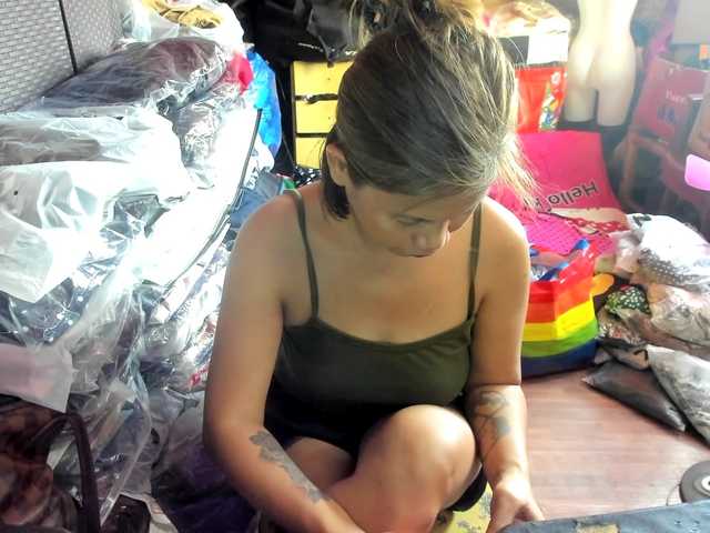 AthenaMoran live cam on BongaCams