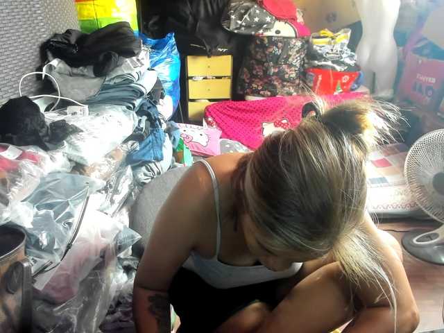 AthenaMoran live cam on BongaCams