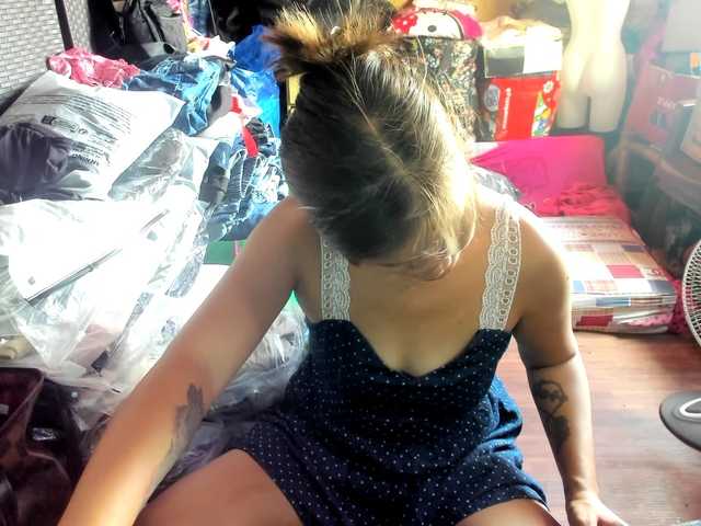 AthenaMoran live cam on BongaCams