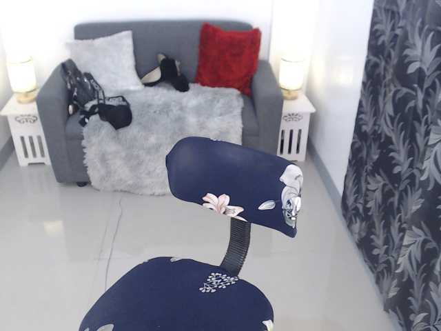 AthenaMoran live cam on BongaCams