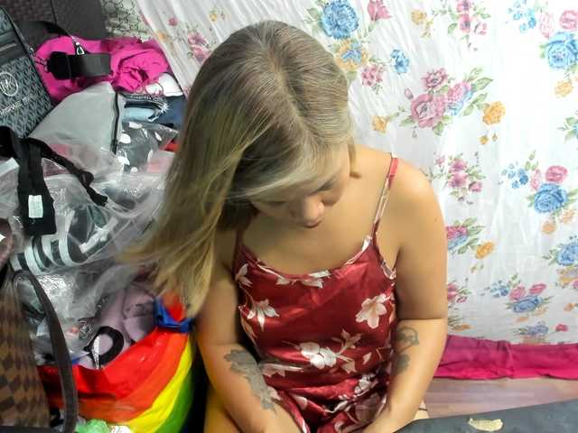 AthenaMoran live cam on BongaCams
