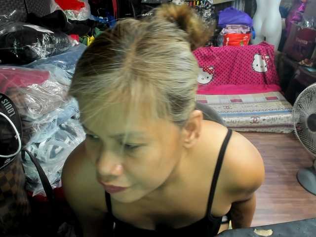 AthenaMoran live cam on BongaCams