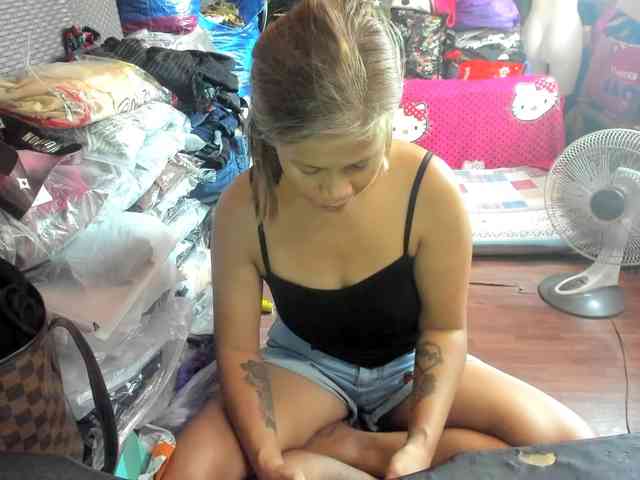 AthenaMoran webcam