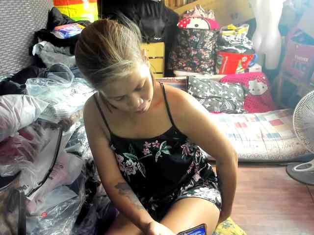 AthenaMoran webcam
