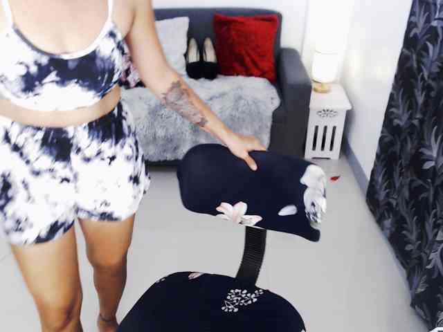 AthenaMoran webcam