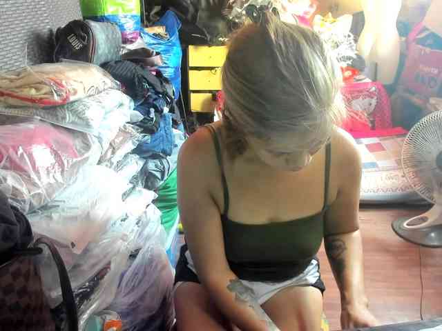 AthenaMoran webcam