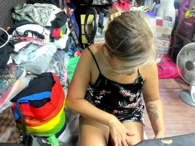 AthenaMoran webcam