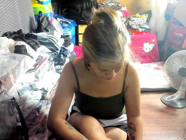 AthenaMoran webcam