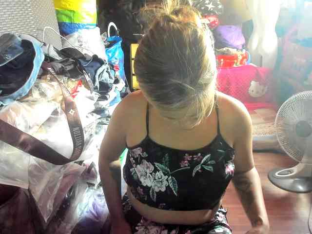 AthenaMoran webcam