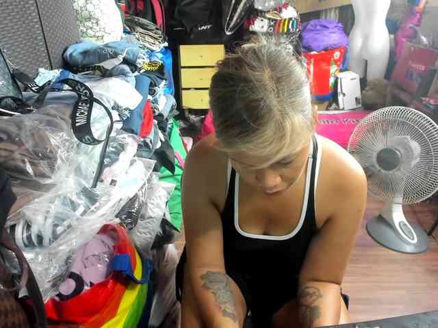 AthenaMoran webcam