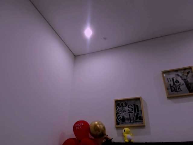 latinvalery live cam on BongaCams