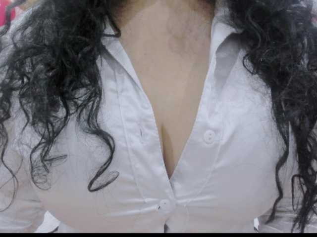 latinvalery live cam on BongaCams