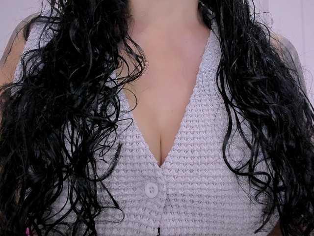 latinvalery live cam on BongaCams