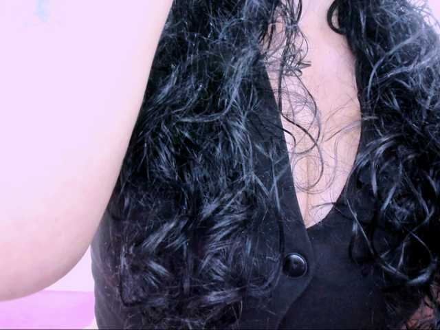 latinvalery live cam on BongaCams