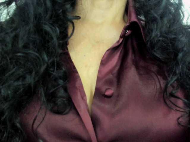latinvalery live cam on BongaCams