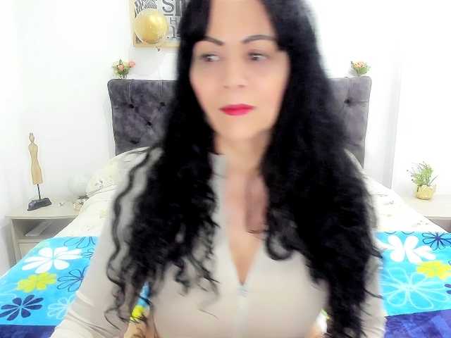 latinvalery live cam on BongaCams