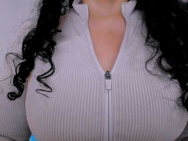 latinvalery live cam on BongaCams