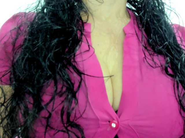 latinvalery live cam on BongaCams