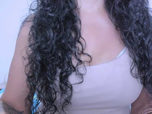 latinvalery live cam on BongaCams