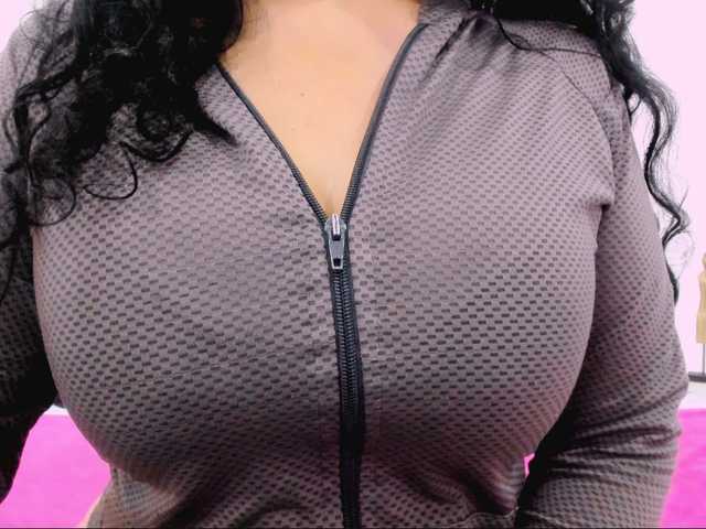 latinvalery's BongaCams show and profile