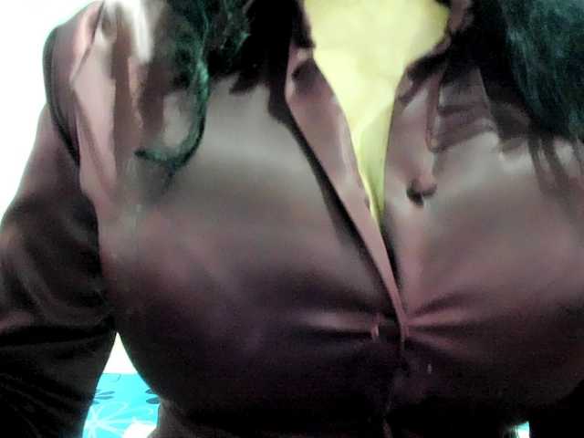 latinvalery live cam on BongaCams