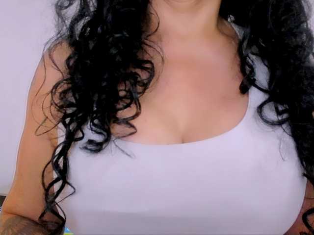 latinvalery live cam preview
