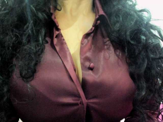 latinvalery live cam on BongaCams