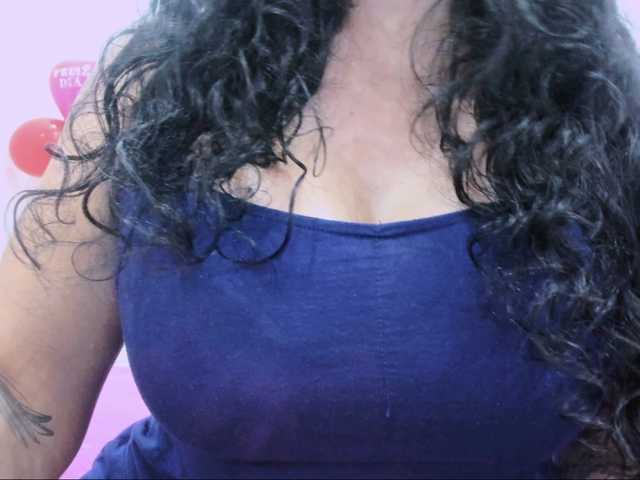 latinvalery live cam on BongaCams