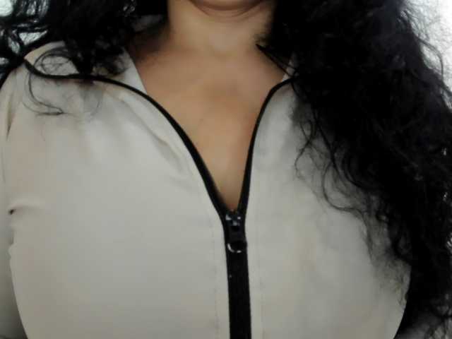 latinvalery live cam on BongaCams