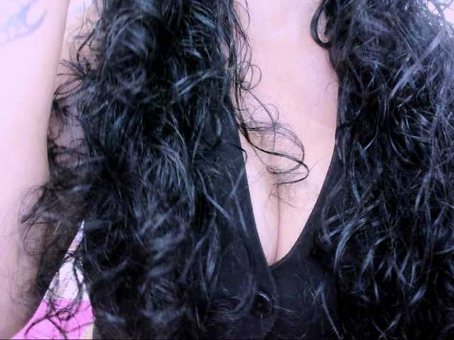 latinvalery live cam on BongaCams