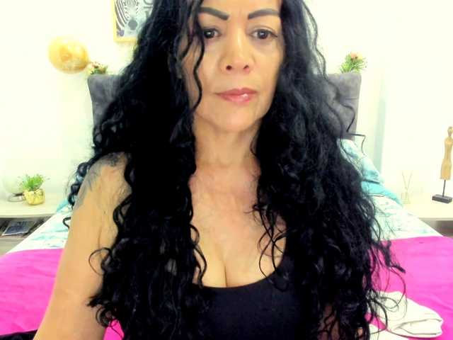 latinvalery live cam on BongaCams