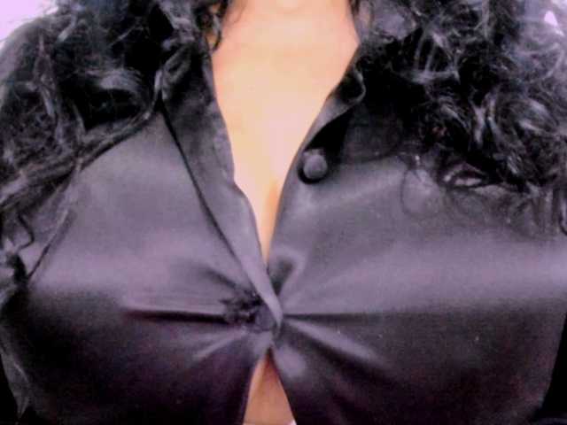 latinvalery live cam on BongaCams
