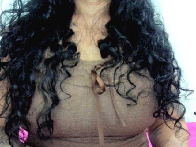 le modèle latinvalery est en webcam porno dans un show sur le site bongacams, il possède les tags suivants: Latino/Hispanic,Brunette,Shaved