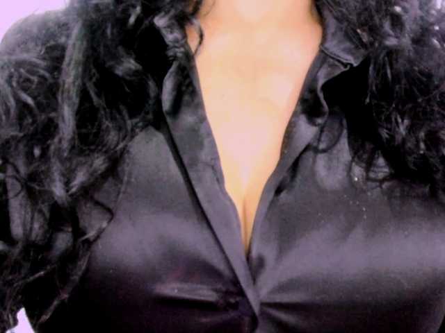 latinvalery live cam on BongaCams