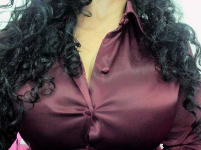 latinvalery live cam on BongaCams