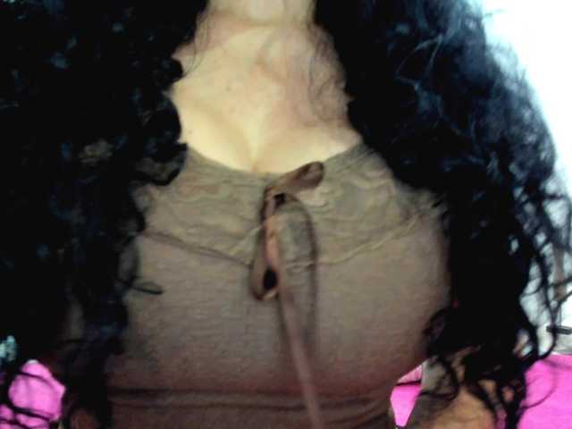 latinvalery live cam on BongaCams