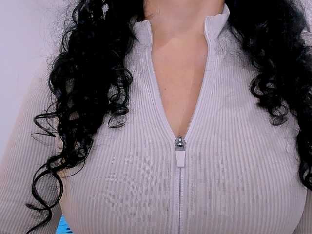 latinvalery live cam preview