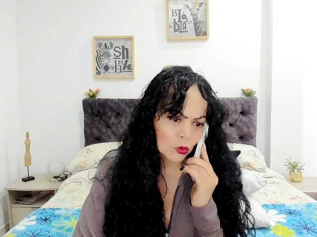latinvalery live cam on BongaCams