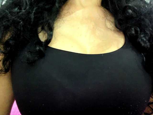 latinvalery live cam on BongaCams
