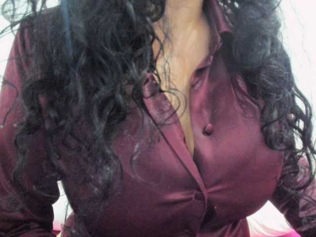 latinvalery live cam on BongaCams