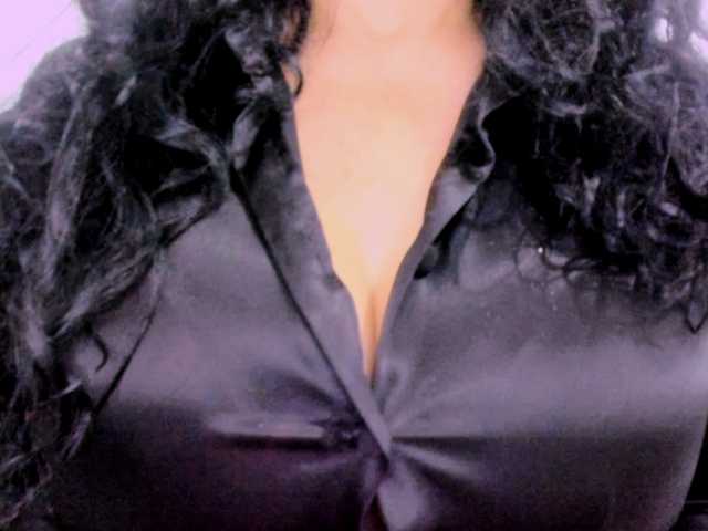 latinvalery live cam on BongaCams