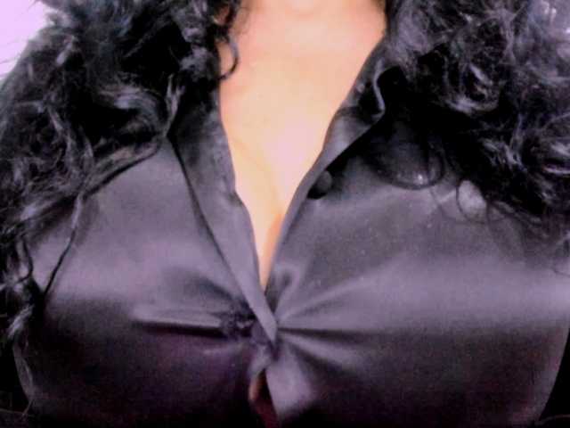 latinvalery live cam on BongaCams