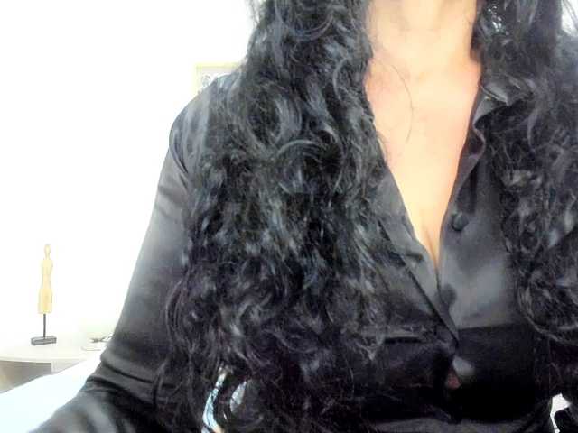 latinvalery live cam on BongaCams