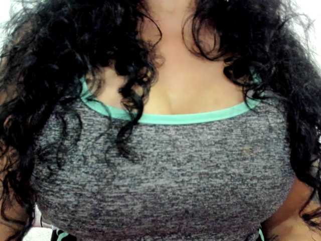 latinvalery live cam on BongaCams