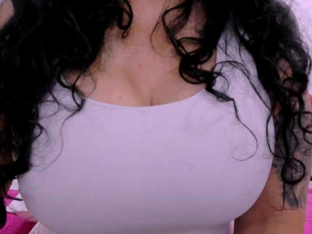 latinvalery live cam on BongaCams