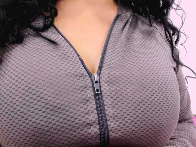 latinvalery's BongaCams show and profile