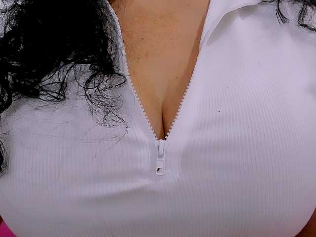 latinvalery live cam on BongaCams