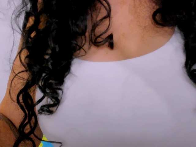 latinvalery live cam on BongaCams