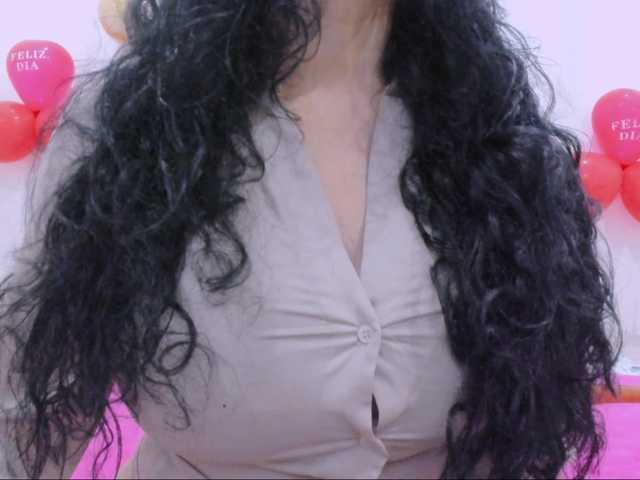 latinvalery live cam on BongaCams